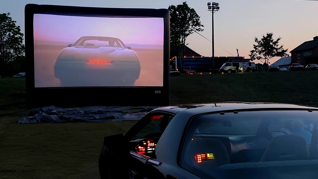 KITT watching Knight Rider at the Oblivion Show