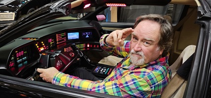 Richard Karn known from Tool TIme Home Improvement is sitting in KITT giving a Salute